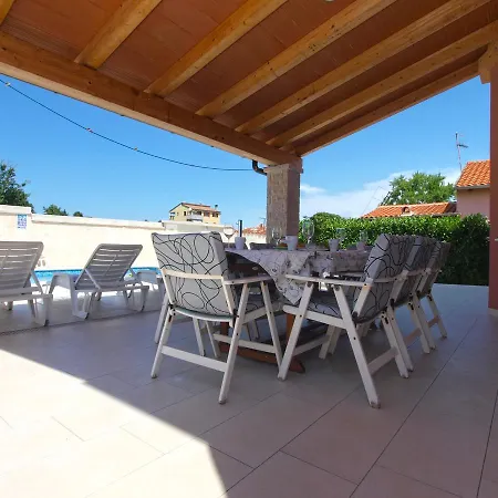 House Surida 1678 펜션 *