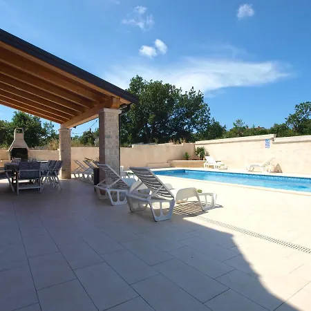 House Surida 1678 펜션 *