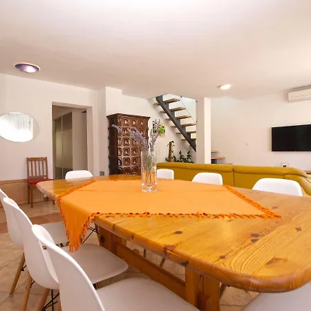 Semesterbostad House Surida 1678