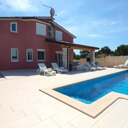 House Surida 1678 펜션 풀라